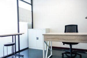 definisi bedanya didalam service office antara virtual office