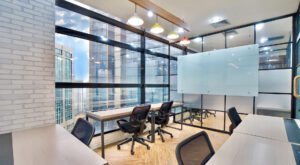 Kerja di Coworking vs Private Office Room: Kamu Pilih Yang Mana?